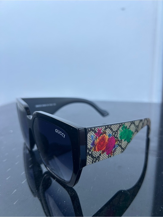 Gucci Accessories - Gucci Black Sunglasses with Floral Snake-Print Temples